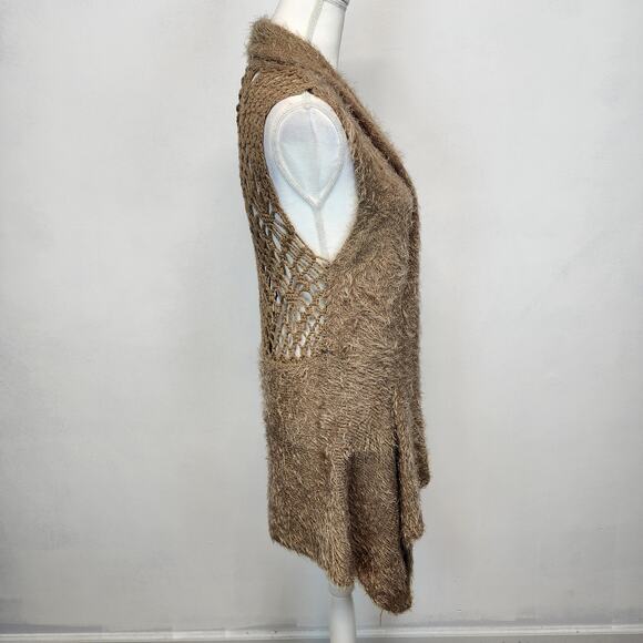 Escio Crochet Back Cardigan Size L Tan Sleeveless Draped Open Fuzzy Eyelash Chic - Picture 5 of 9